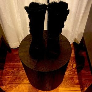 ugg boots with side buttons size 8